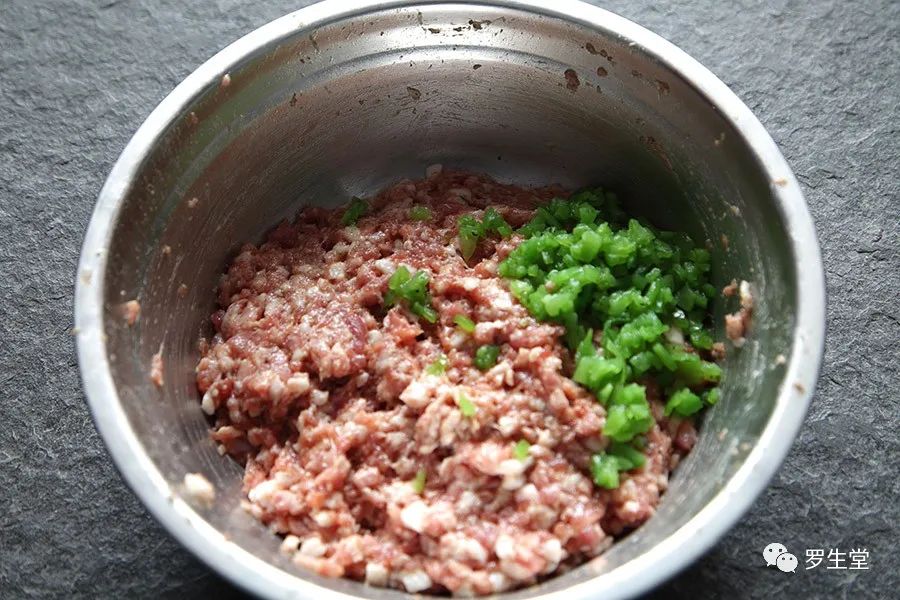 蒸肉饼多久熟_蒸熟的肉饼可以隔夜吗_肉饼蒸几分钟能熟